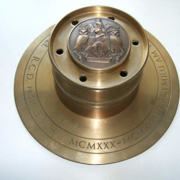 LARGE & IMPRESSIVE INKWELL